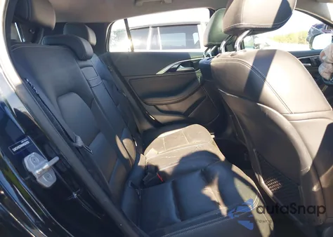 2017 Infiniti Qx30 Premium z USA, uszkodzony, nr VIN SJKCH5CR4HA024530